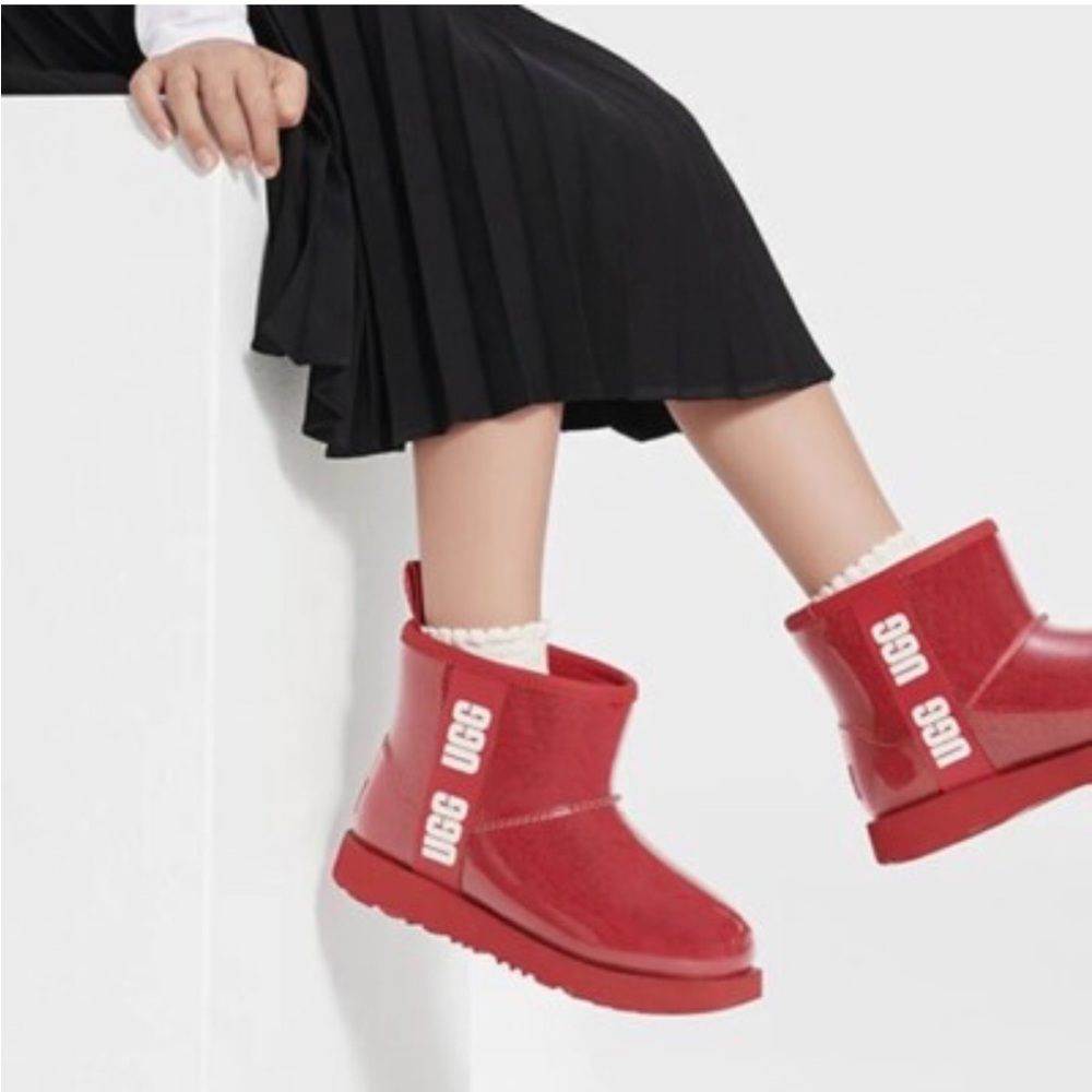 UGG Girls Red Classic Clear Mini Boots Samba Waterproof  Size 3